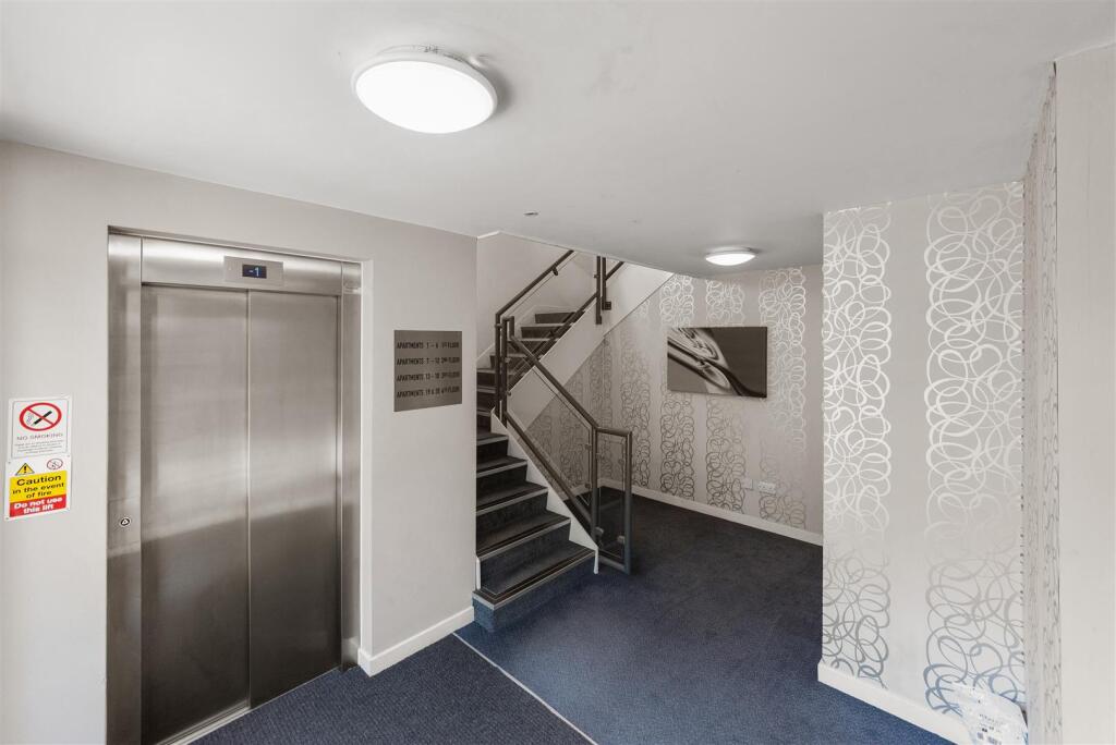 Apartment 3 Oak House 15.jpg