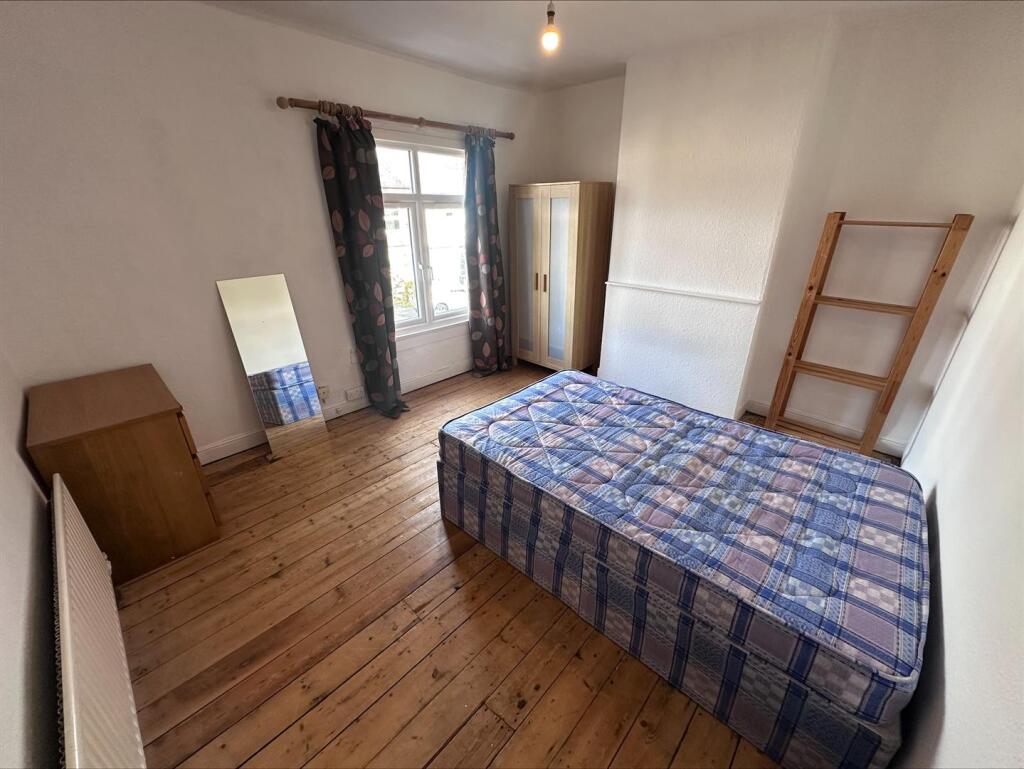 1st bedroom 2nd pic.jpeg