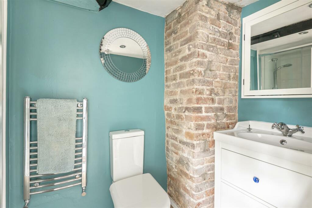 EN SUITE SHOWER ROOM