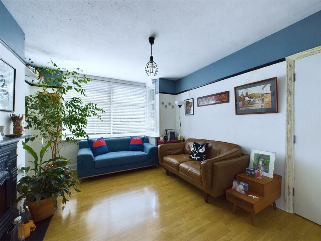 CAM02885G0-PR0171-STILL005.jpg