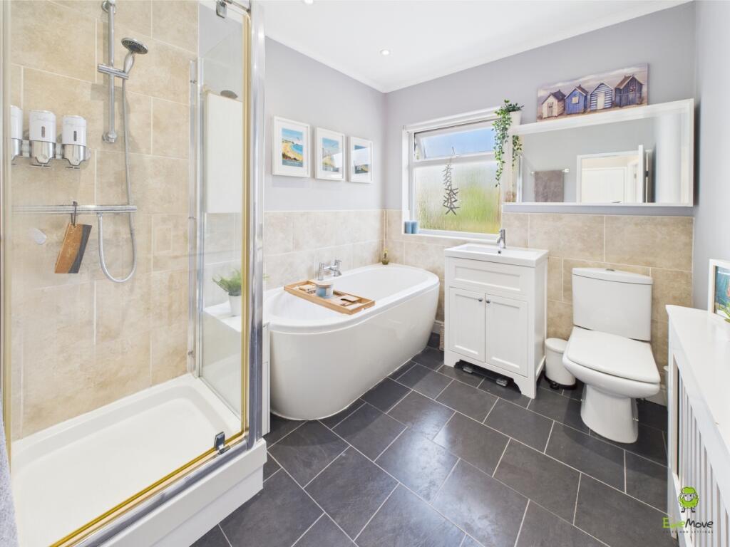 CAM03779G0-PR0229-STILL033