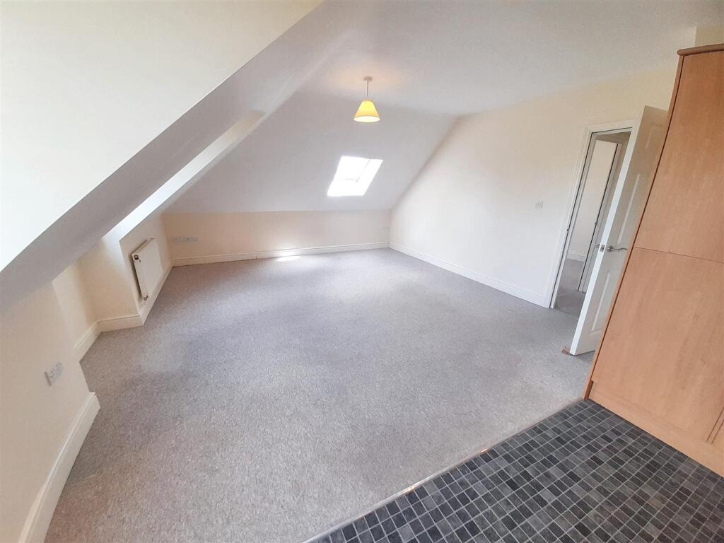 Living area 1 new.jpg