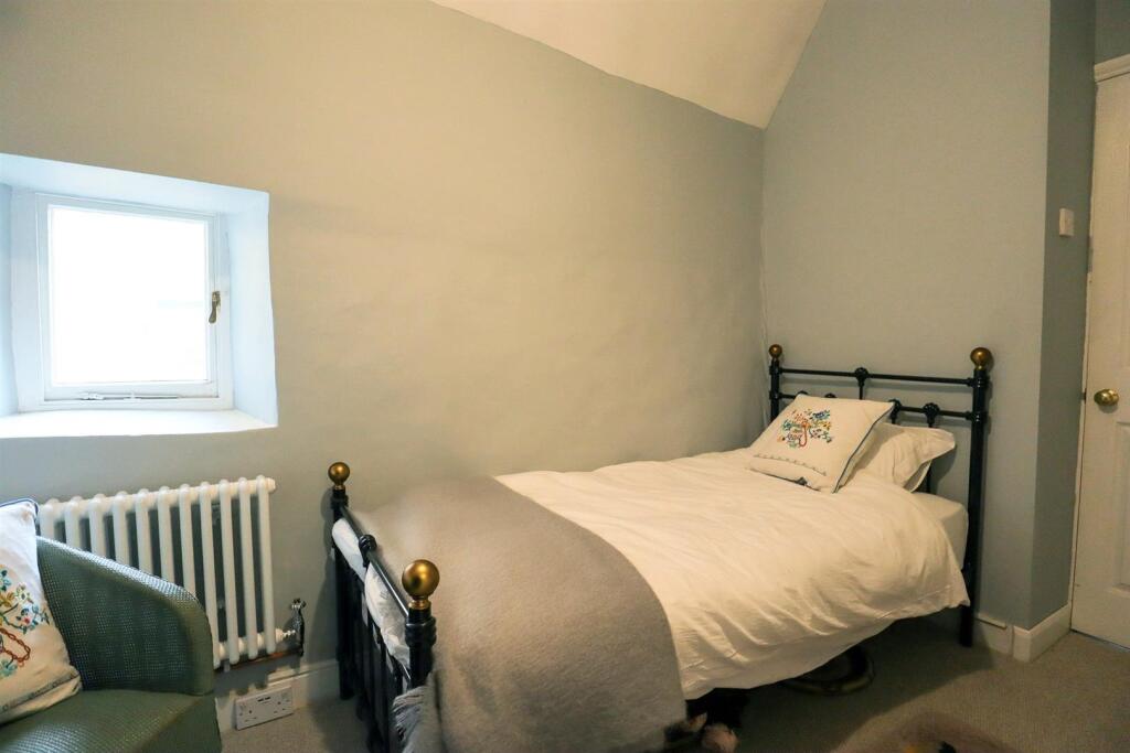 Bedroom 3 (2).jpg
