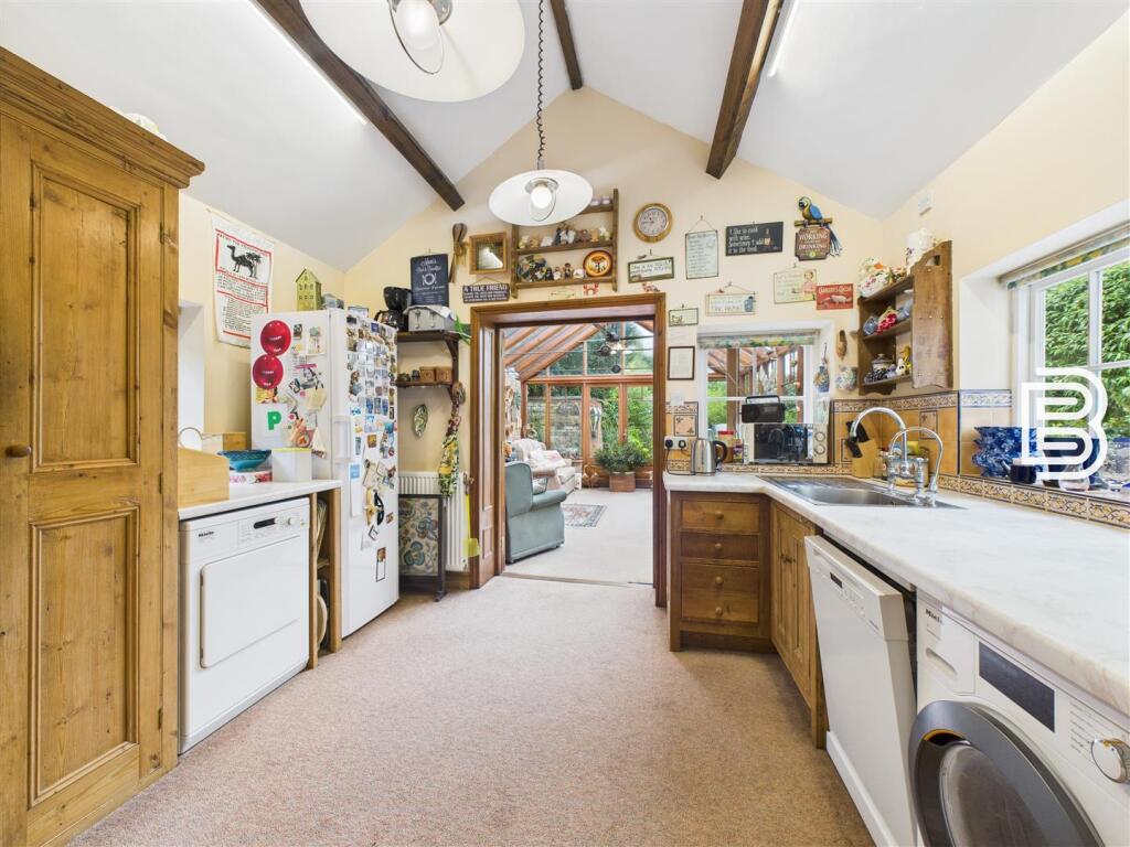 Kitchen (1).jpg