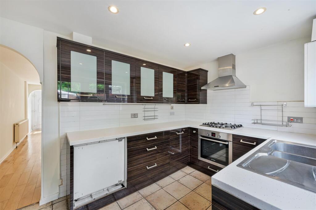 UPPER HIGH STREET, -15.jpg