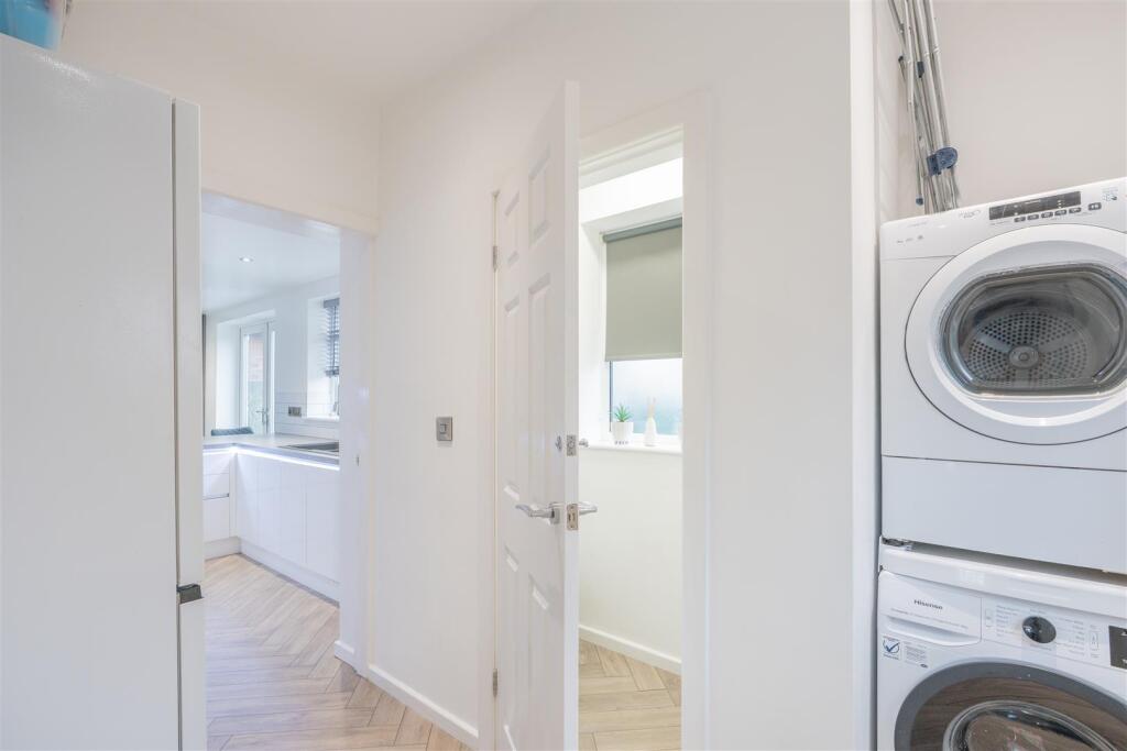 15 Turnberry Close-8.jpg