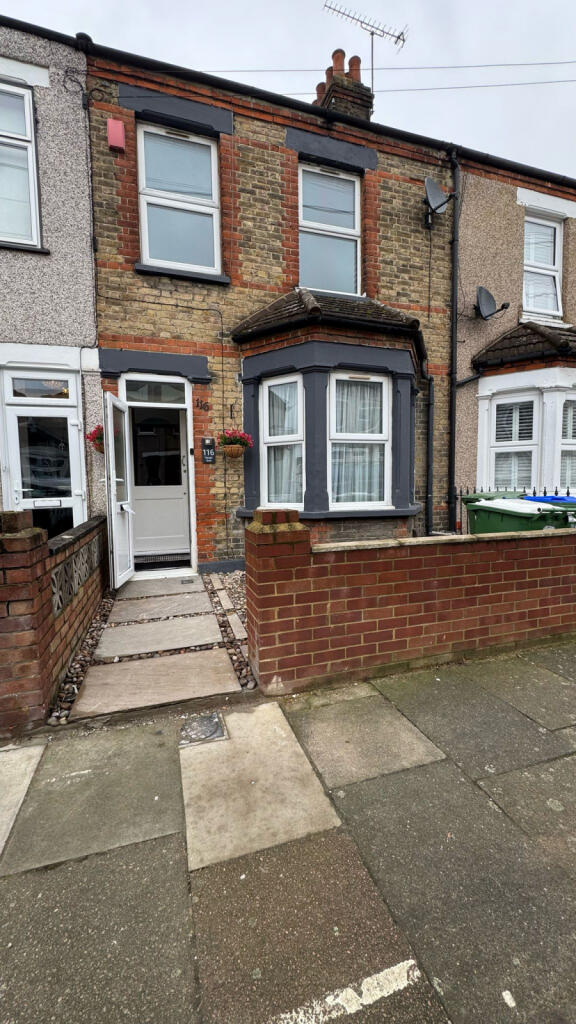 Gorgeous Three Bedroom House For Rent In Erith Ar