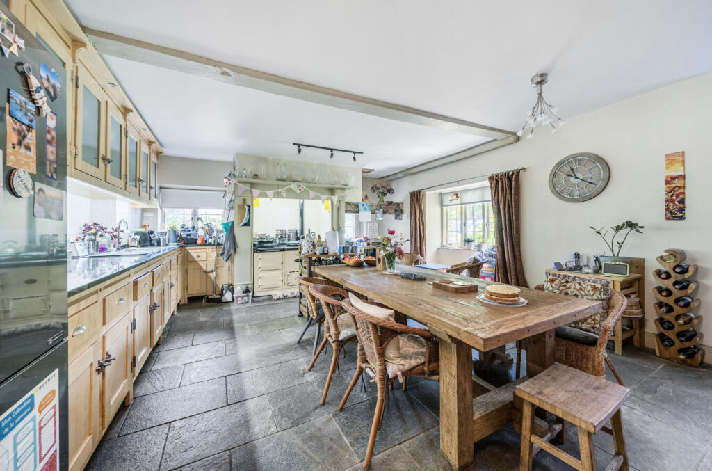 1316560-12-685e82...