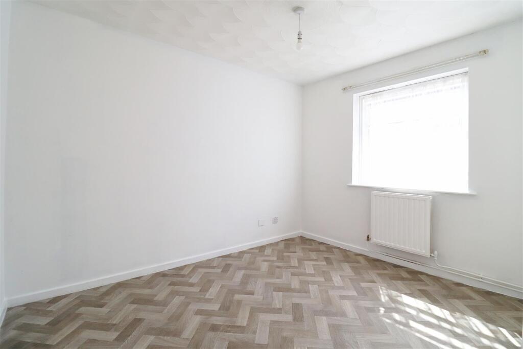Dining Room/Bedoom 4