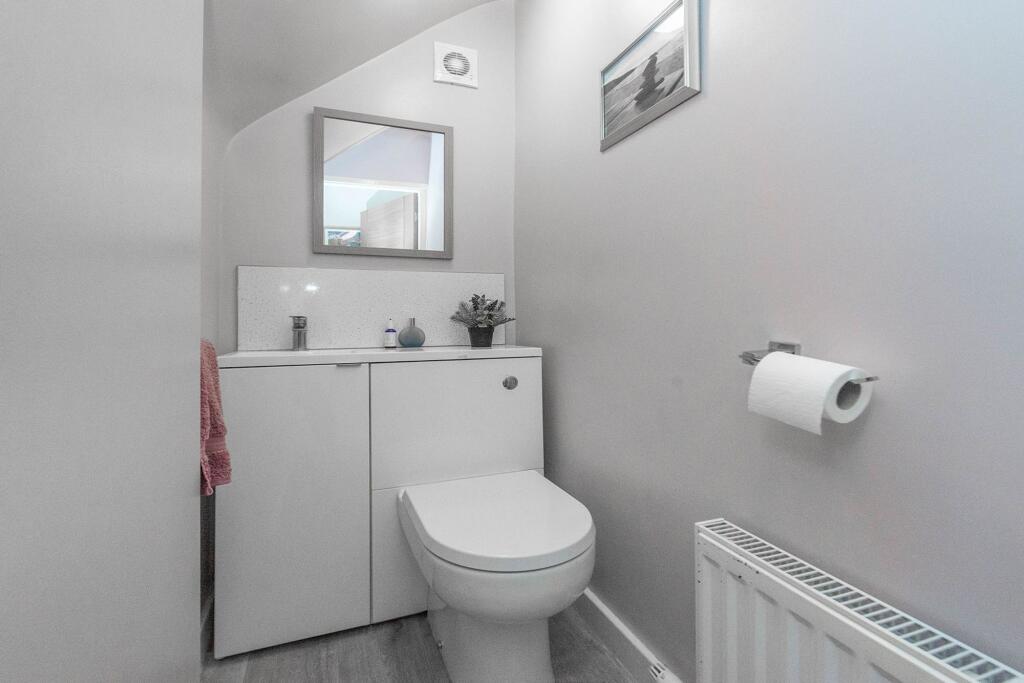 WC AND UTILITY ROOM