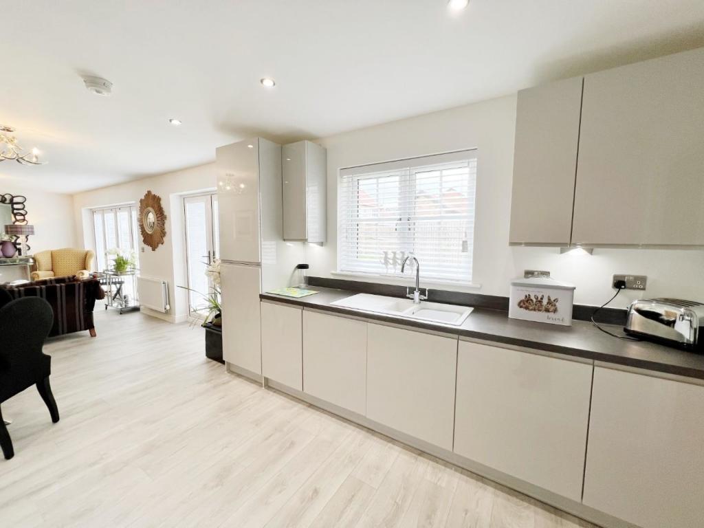 Kitchen Family Room 8.jpg