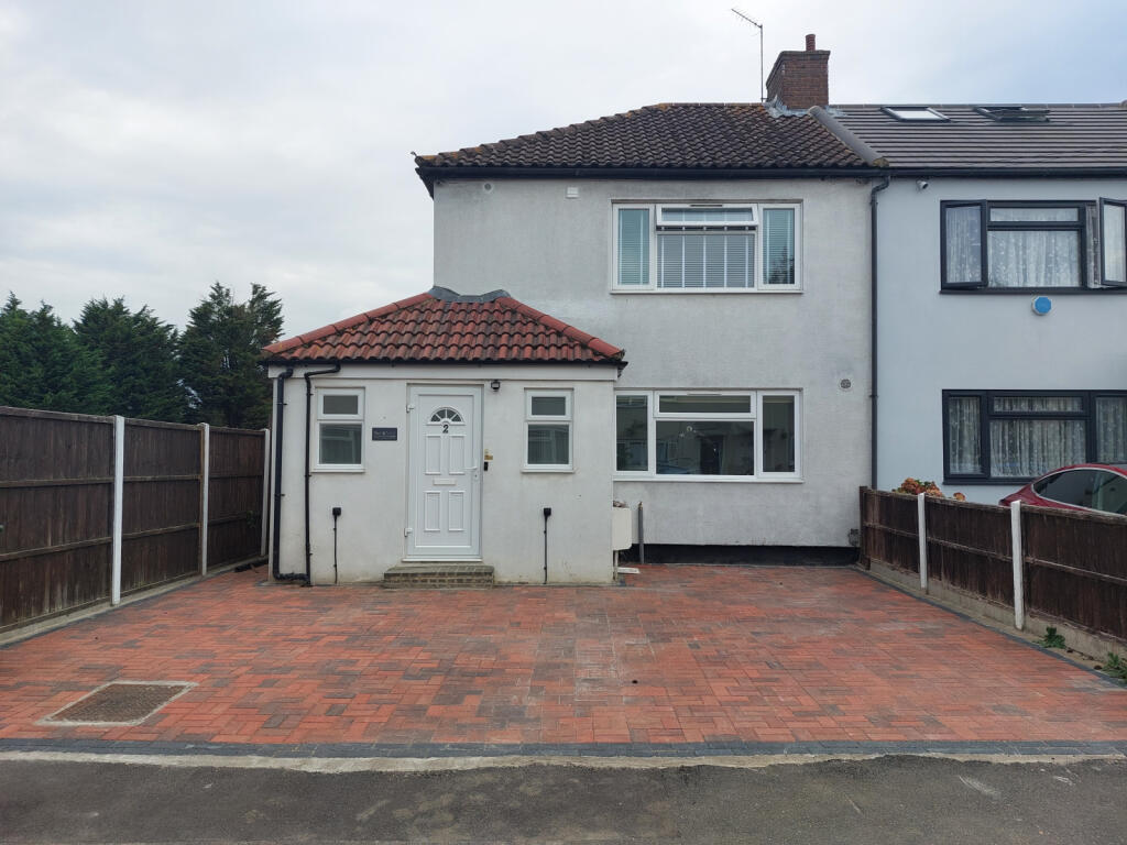 One bedroom first floor flat