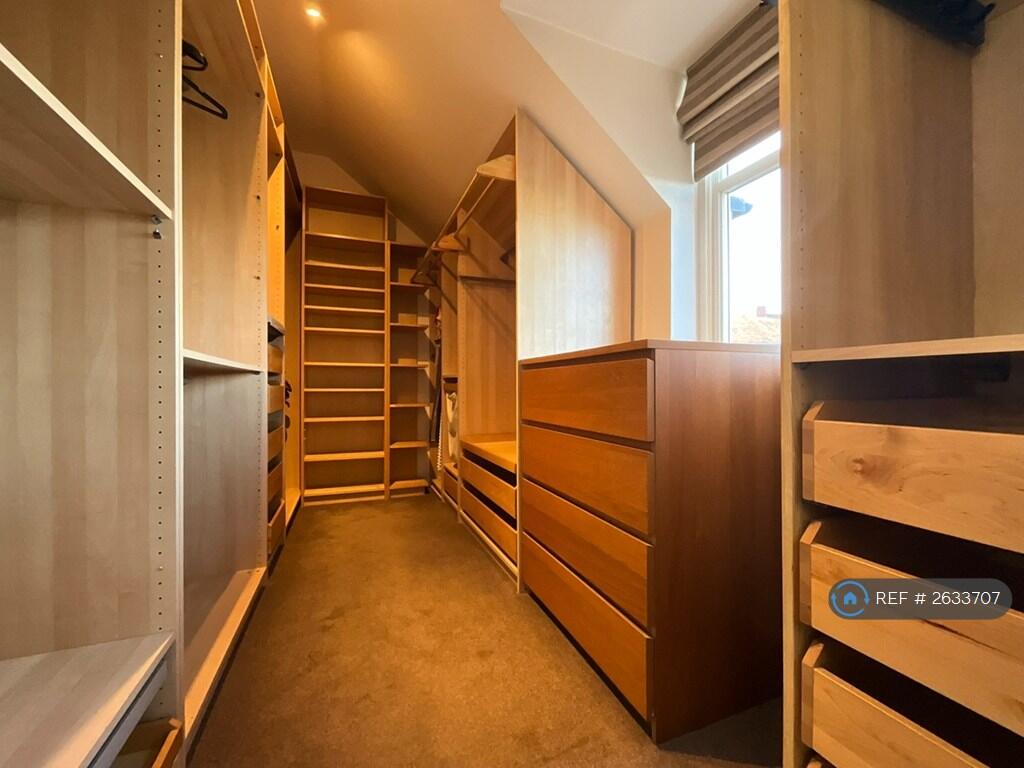 Dressing Room/Bedroom 4