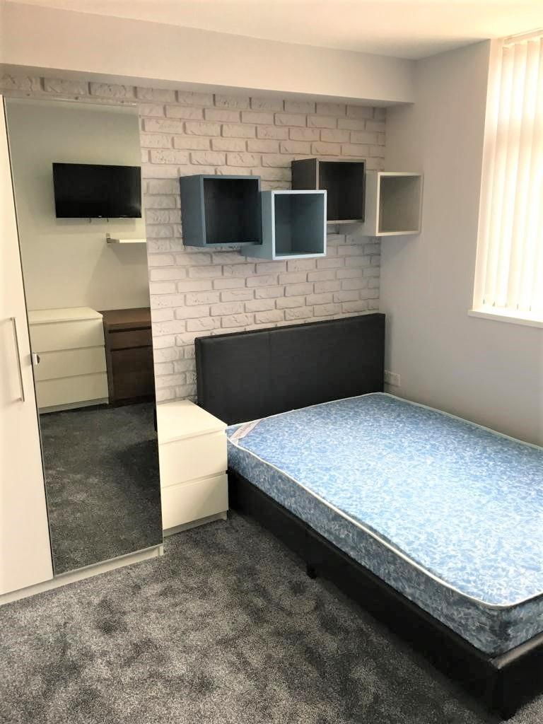 bedroom 5.jpg