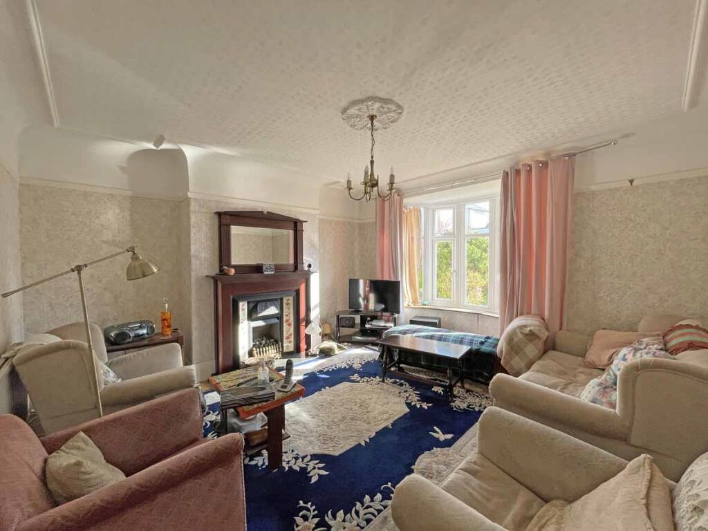 Torland Road 22 Lounge Front.jpg