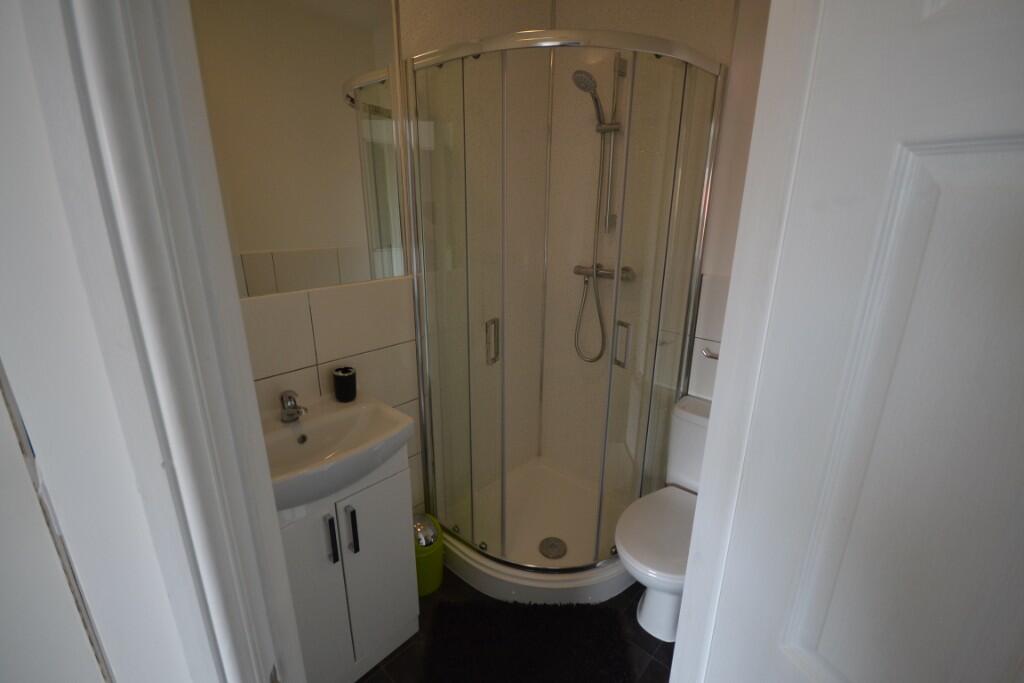Bedroom 2 ensuite