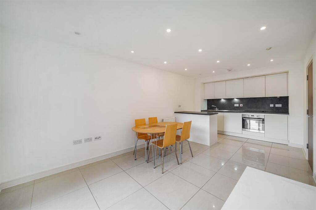Flat 14, Goshawk Court - 3ZkpHPrW8jiA05xX88mZ.jpg
