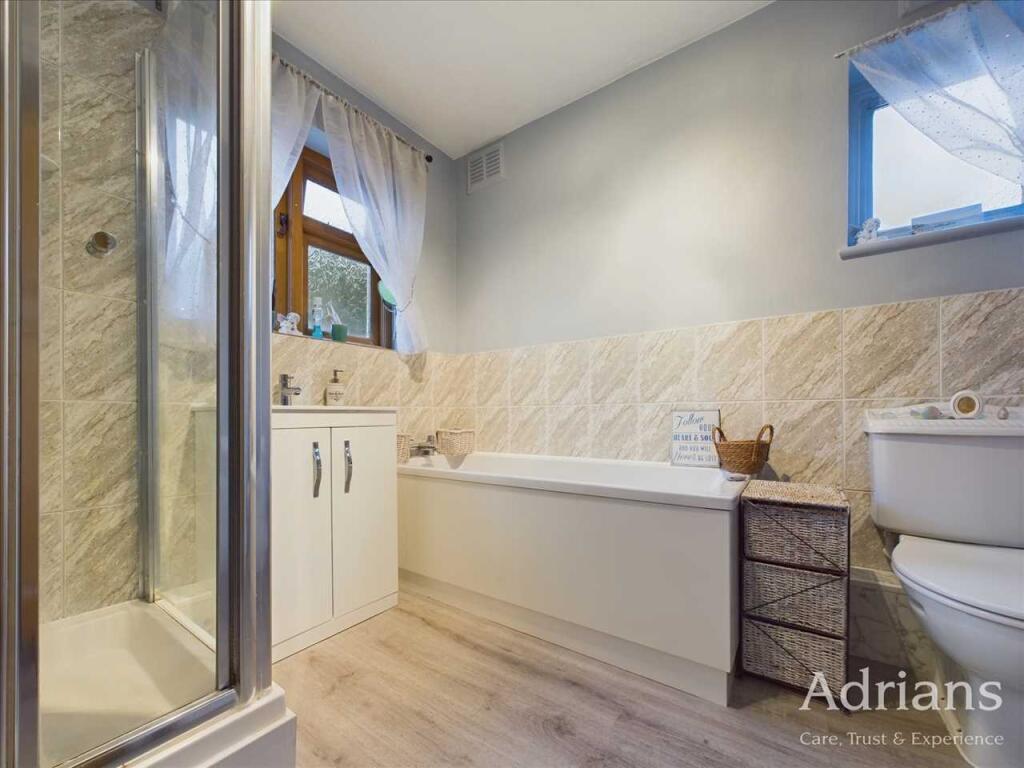 BATH / SHOWER ROOM