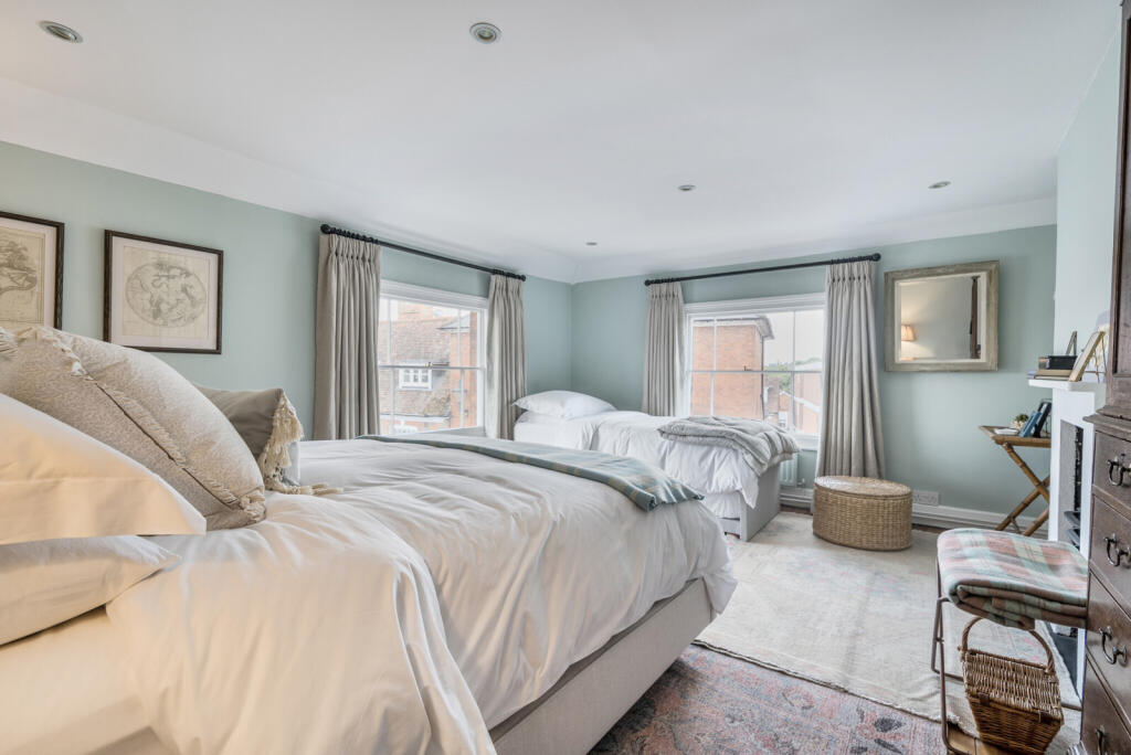 1294945-1-682b4e0...