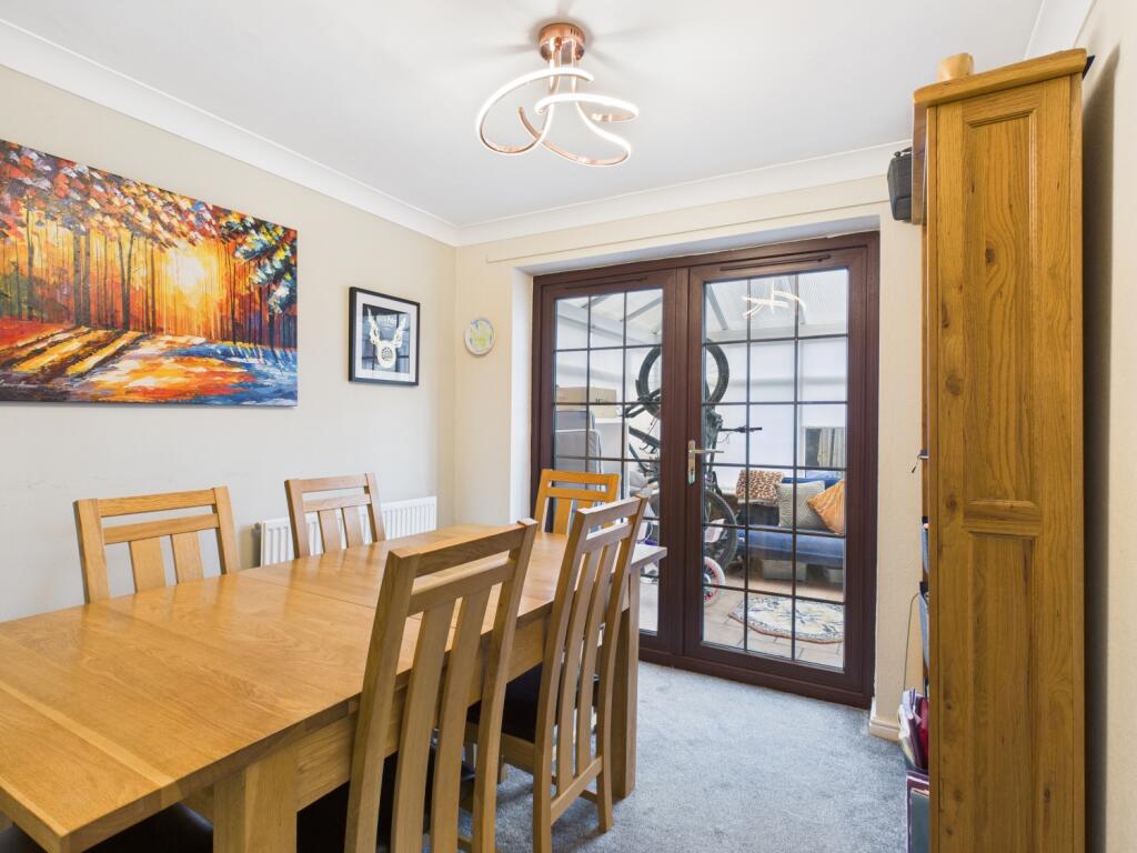 CAM03729G0-PR0185-STILL004