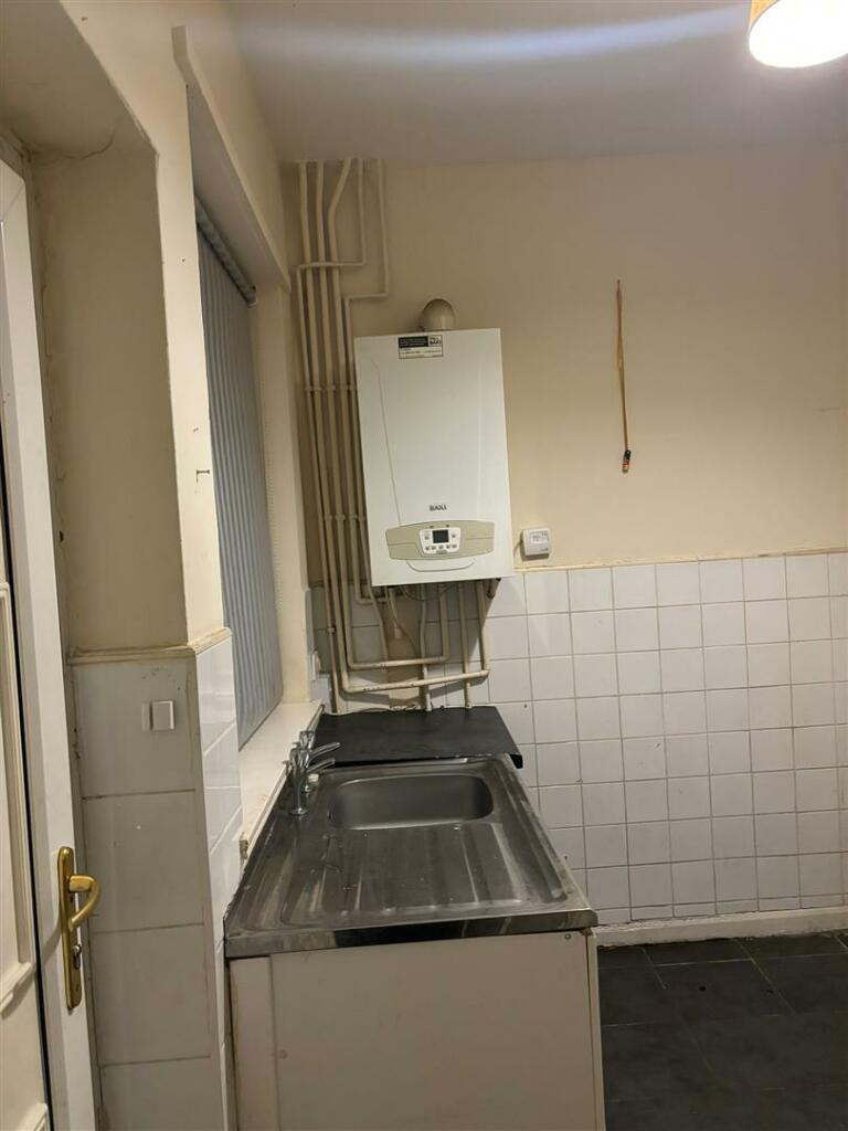 Kitchen2.jpg