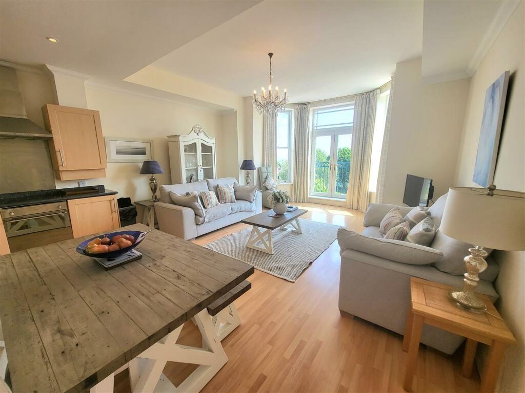 Open-Plan Living Space &amp; Kitchen