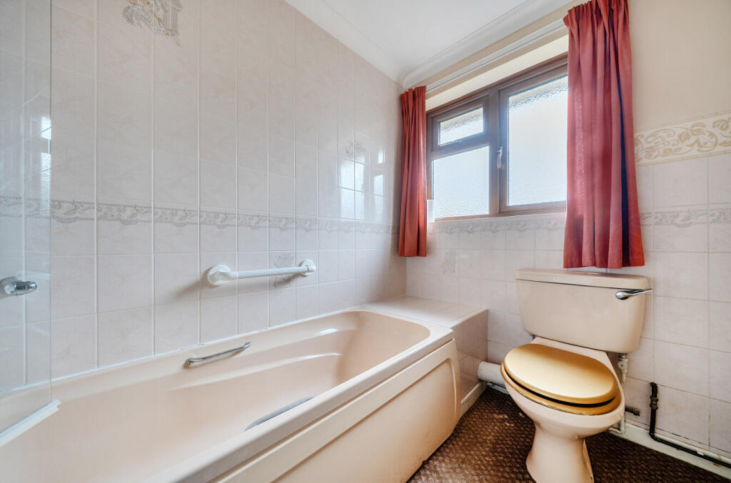 1375854-5-690de99...