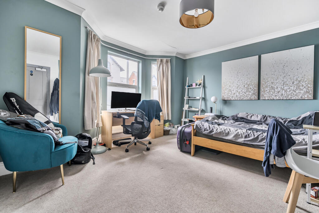 1341933-1-68b1941...