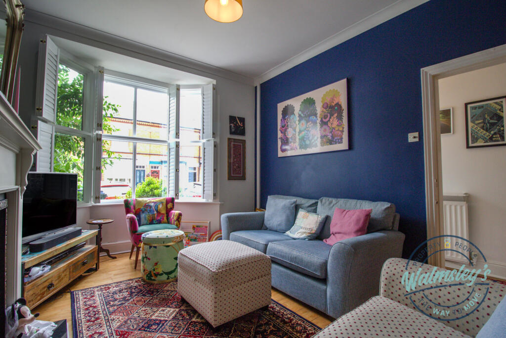 Sitting room towards hallway