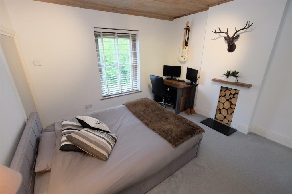 38 Middle Road, Kingswood, Bristol BS15 4XH House 