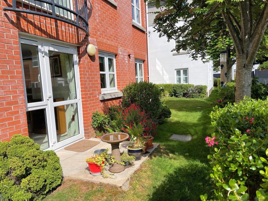 Patio/Communal Grounds