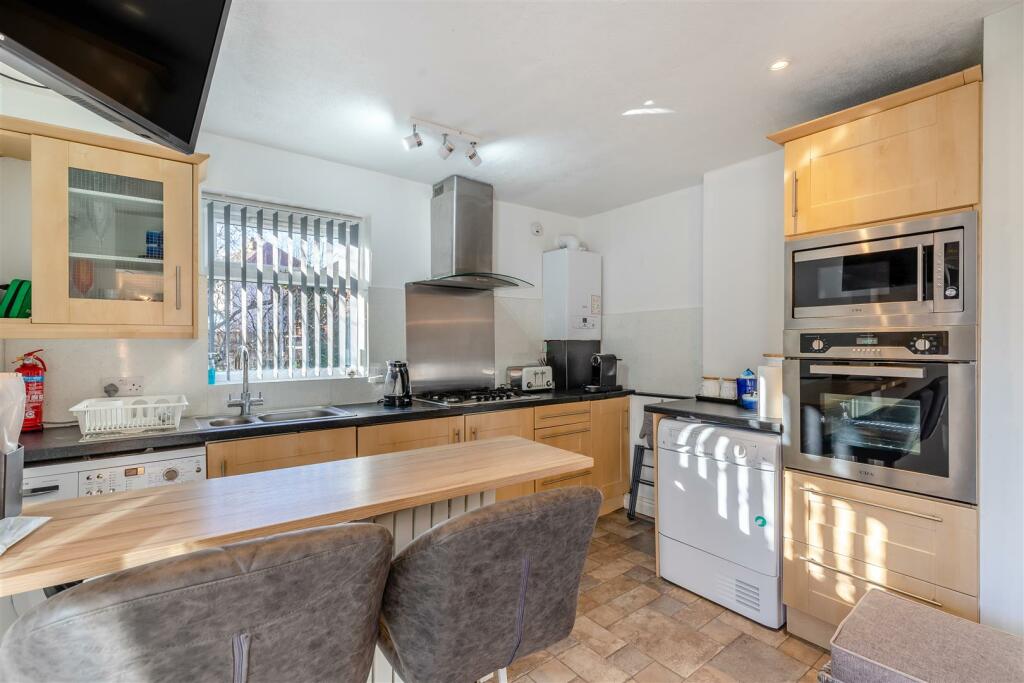 8584070-interior23.jpg