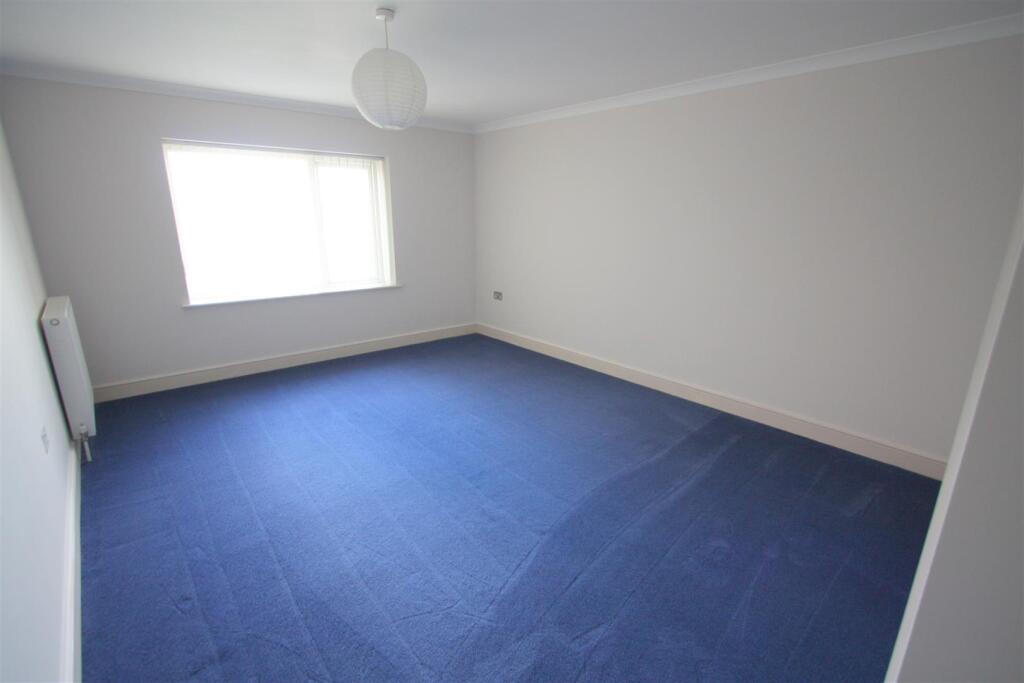 16 Longshore Apartments Bedroom 2