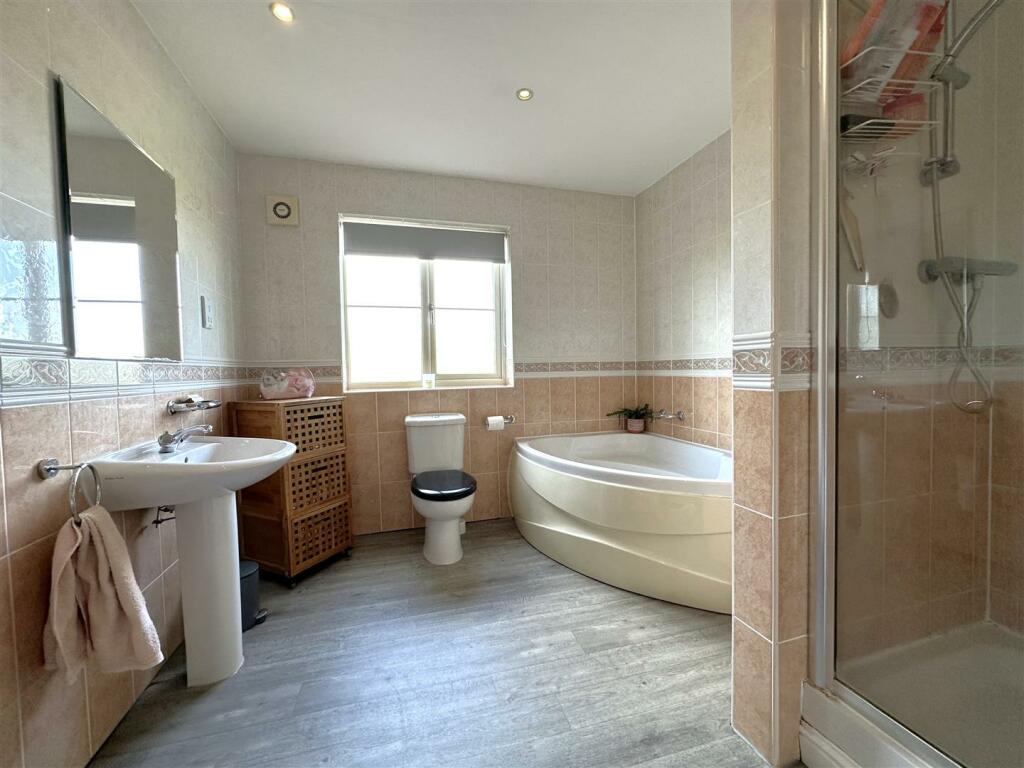 Four-Piece Family Bathroom 608