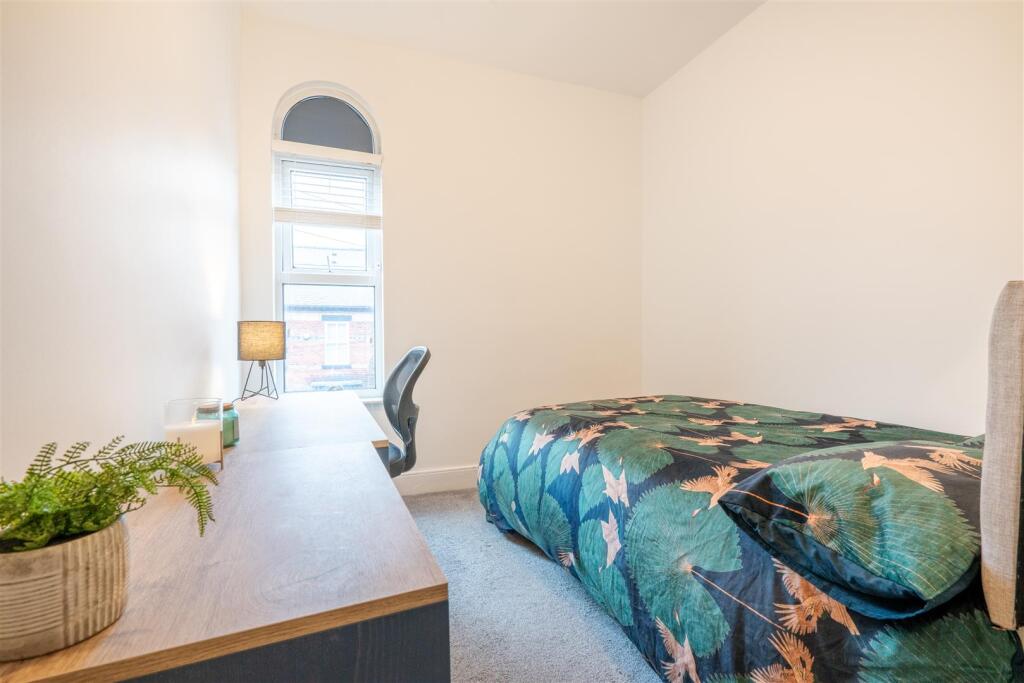 Bedroom 5.jpg