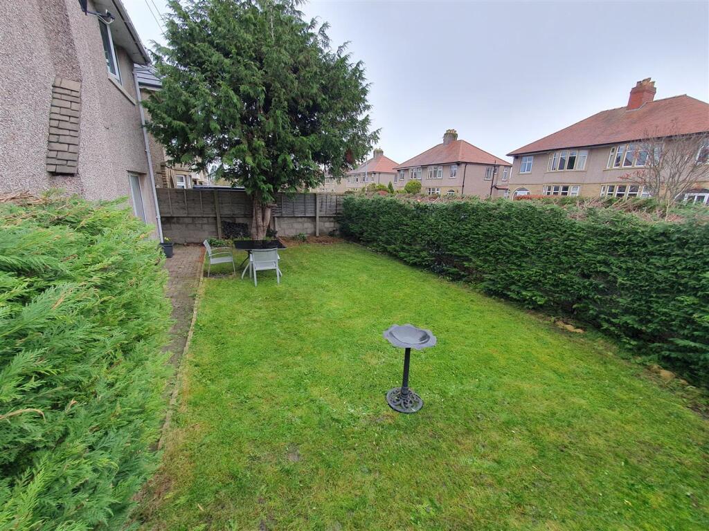 18 Pembrok Avenue 2.jpg