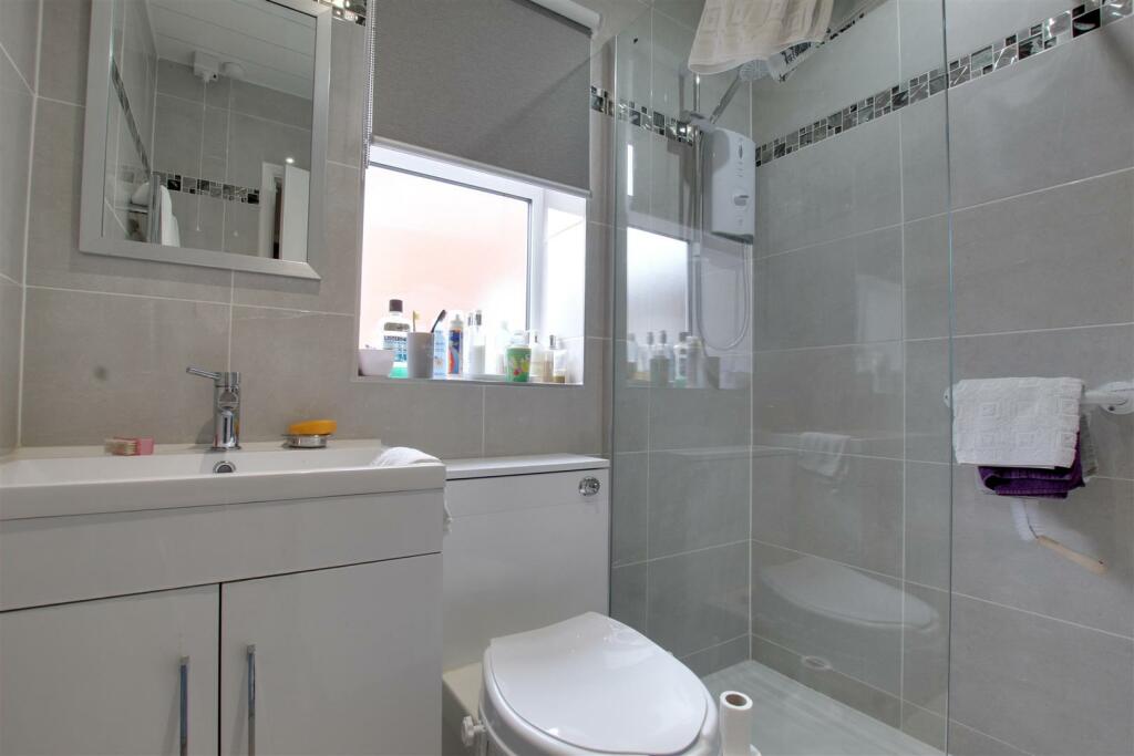 SHOWER ROOM/W.C.