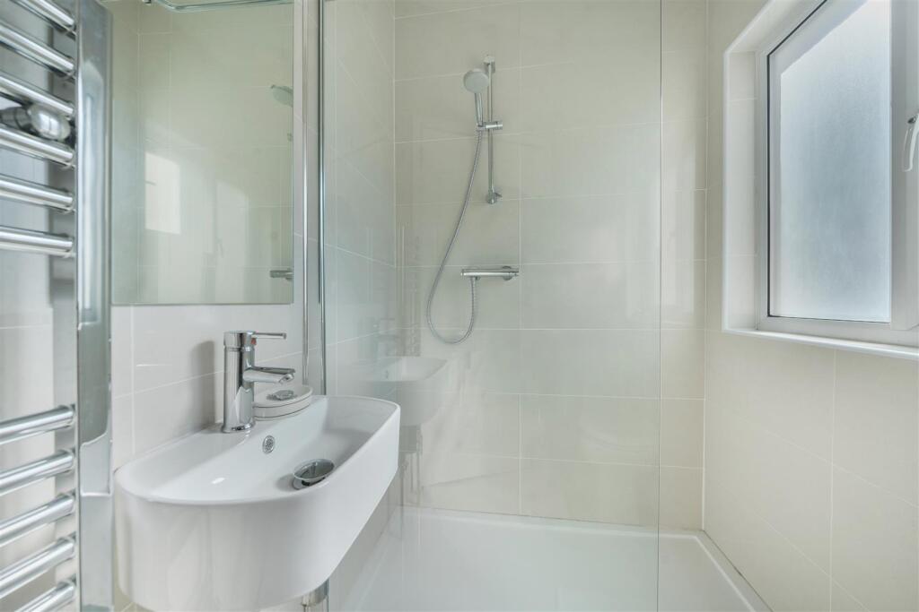 En-Suite Shwer Room.jpg