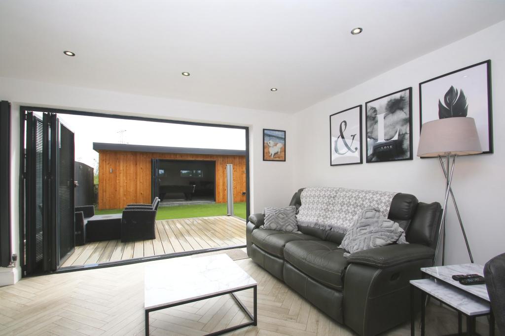 Lounge / Kitchen