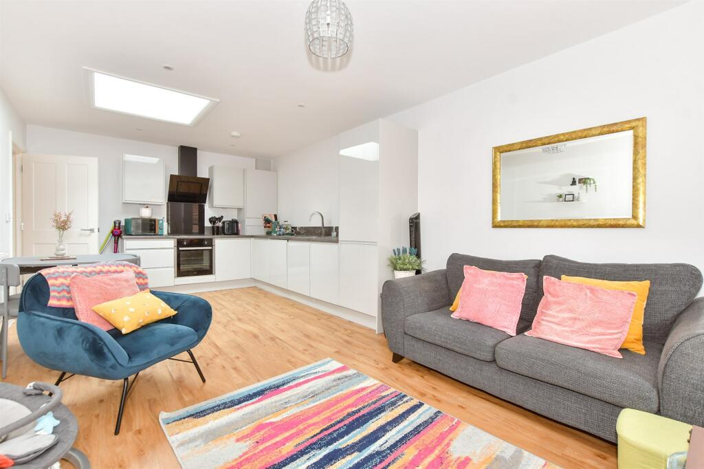Lounge/ Kitchen
