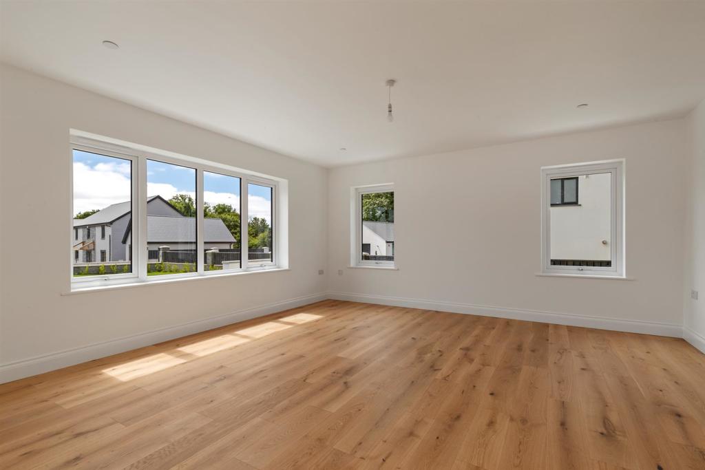 8 Ashmoor Gardens WWP - Final Edits-1.jpg
