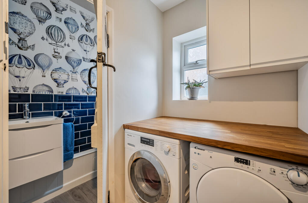 1347174568b6edc02fae8