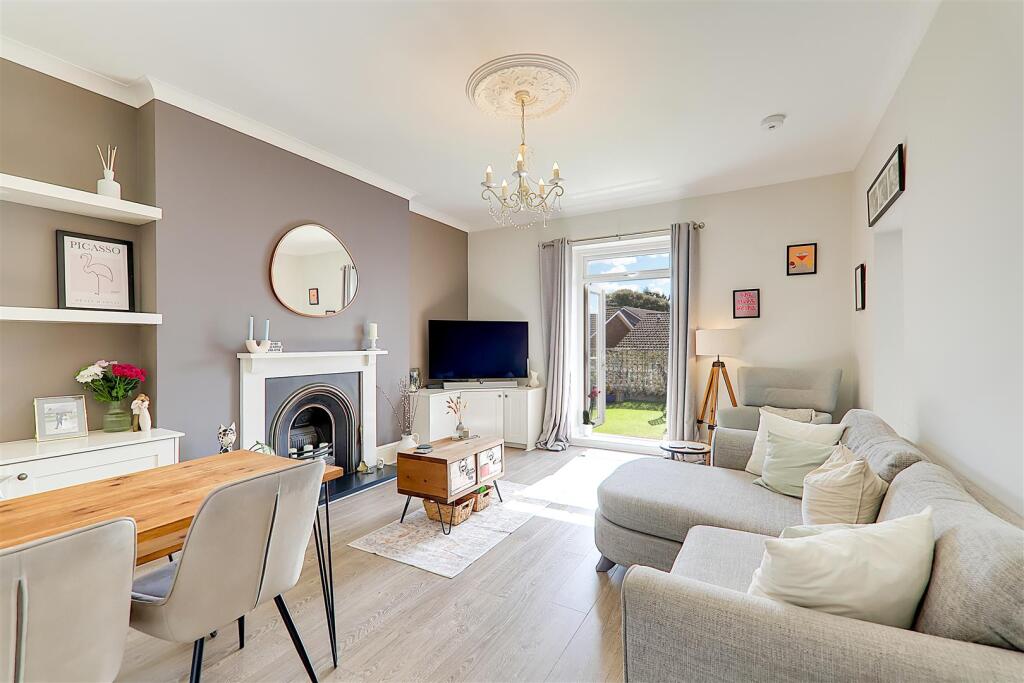 Lounge/Dining Room