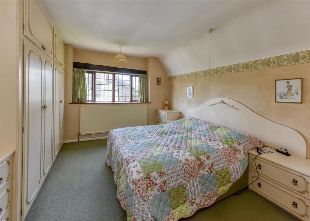 40 Castlecroft Gardens-bed1a.jpg