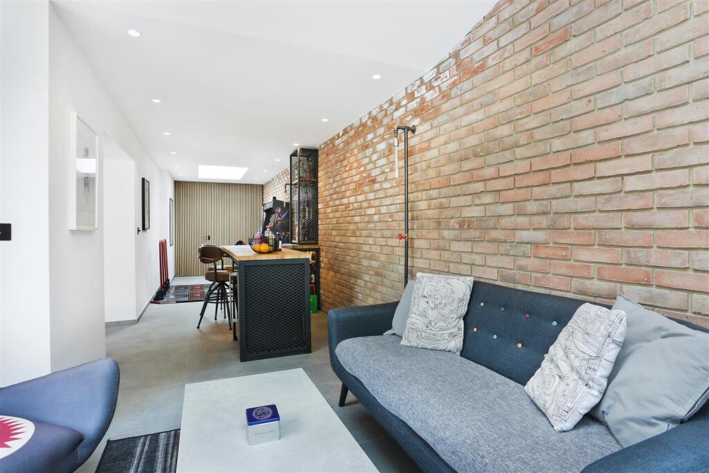 1249733894 - 43 Green Curve, SM7 - 86.jpg