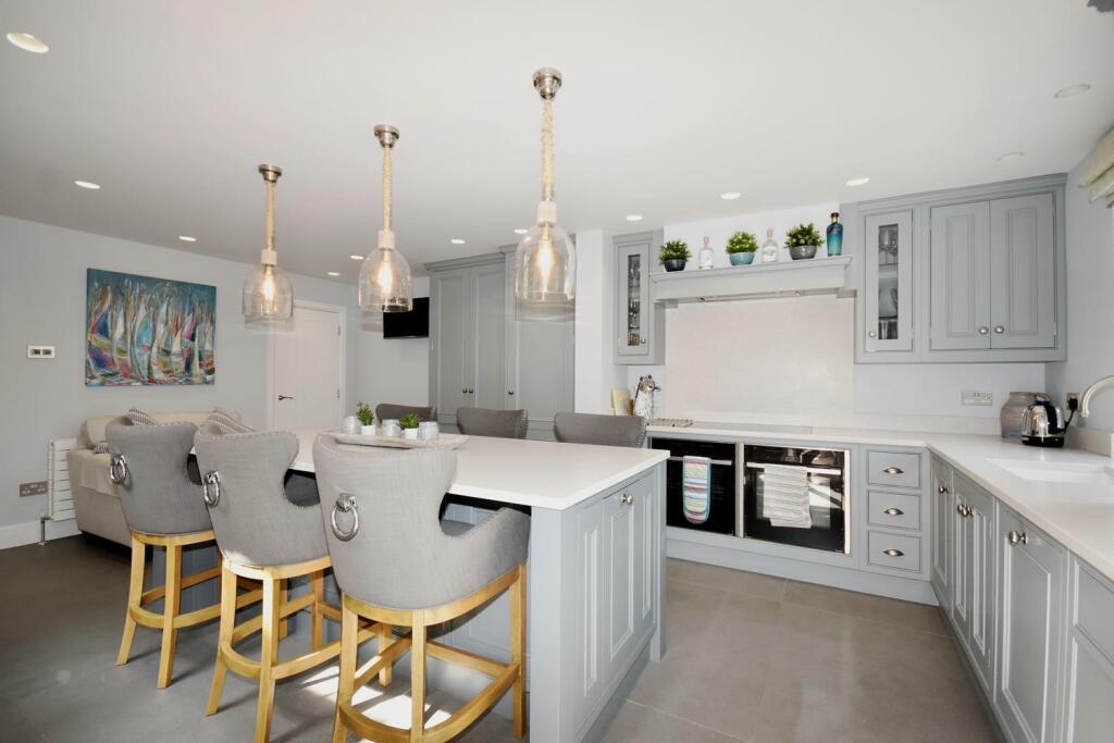 Kitchen..JPG