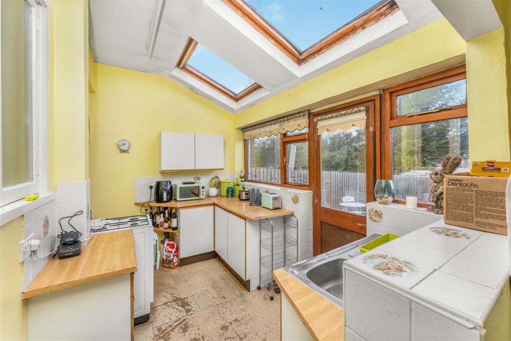 26 Ruscote Avenue, Banbury-8.jpg