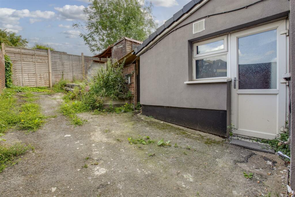 133 Desborough Avenue, HP11 2SG-8.jpg
