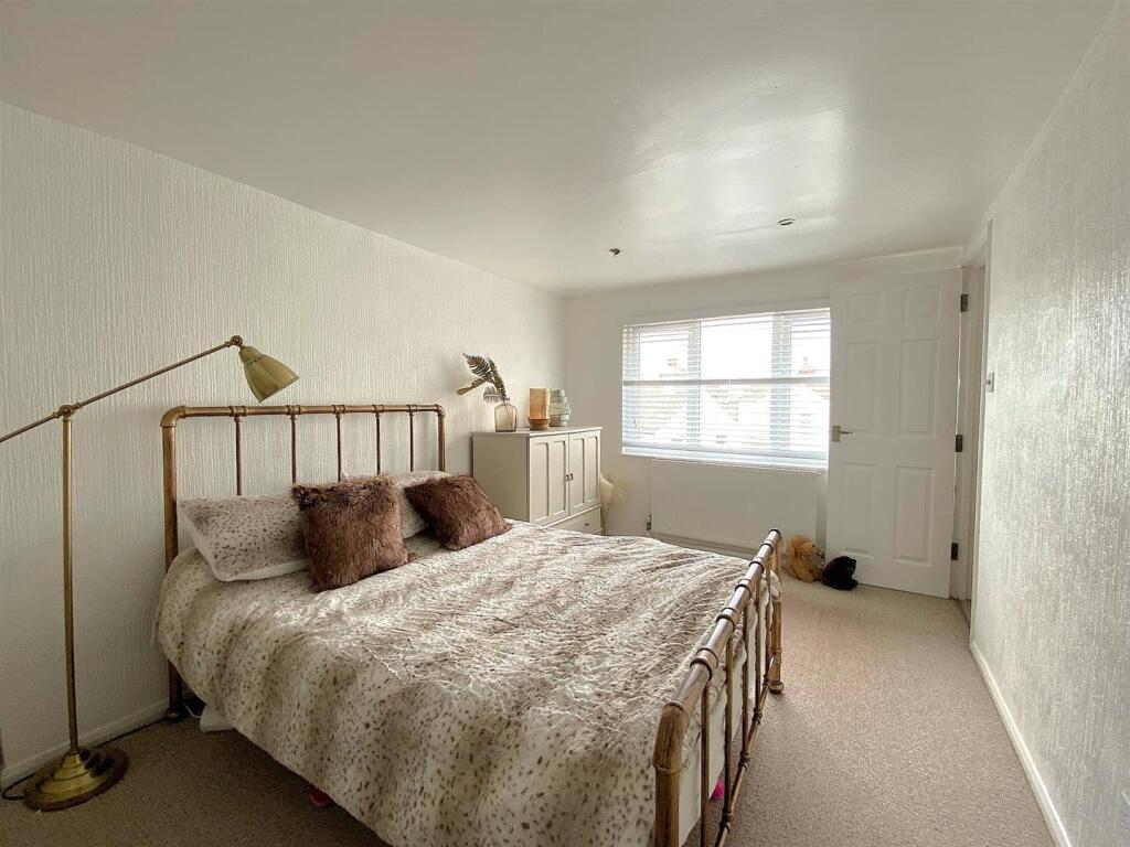 21 North Rd - Bed2.jpg