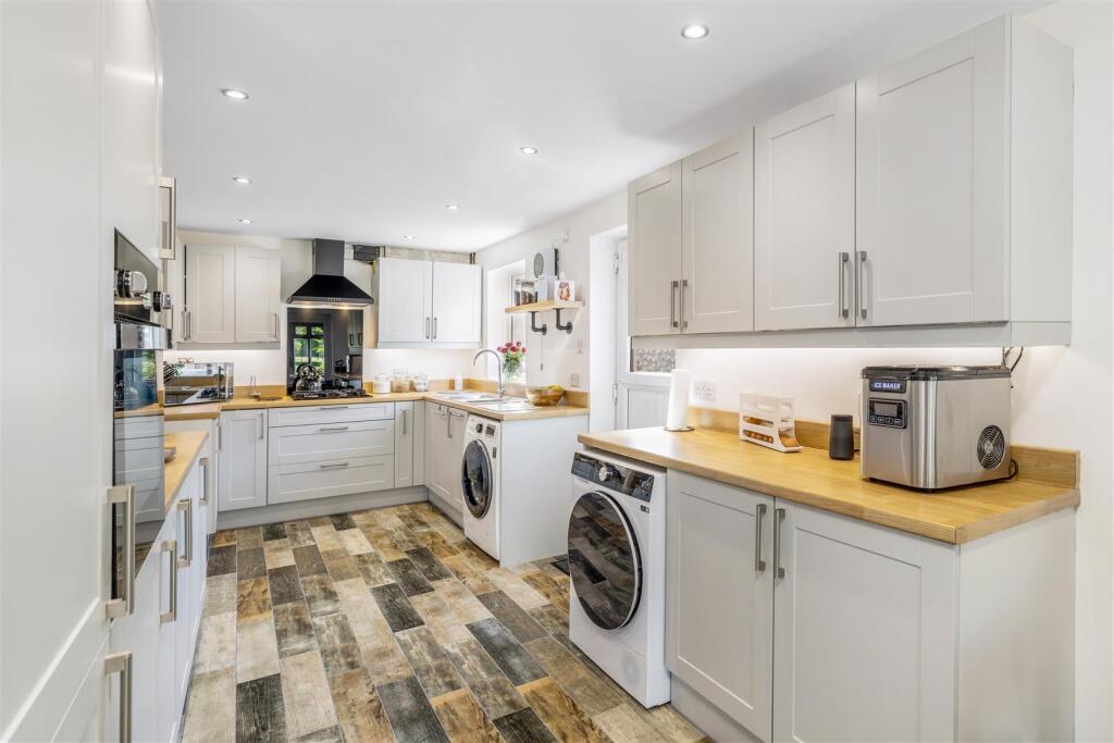 Wisteria (Friskney)-24.jpg